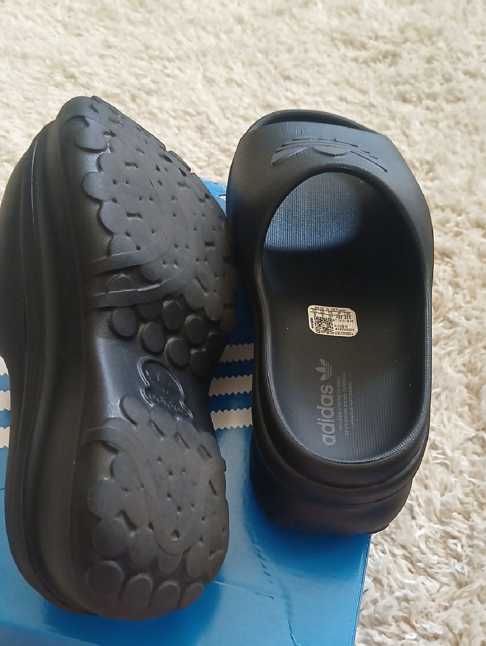 Adidas Clogs - Picture 4 of 6